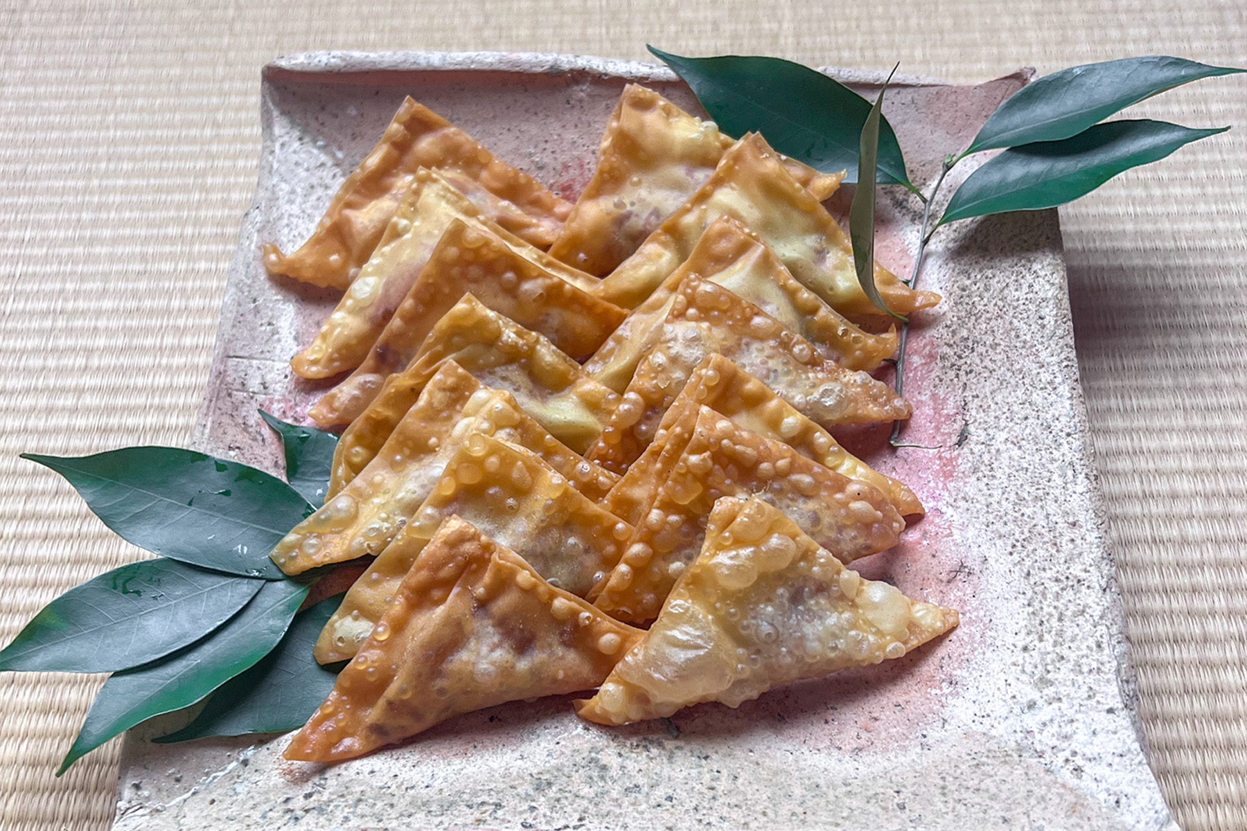 蓮根と胡桃の揚げワンタン